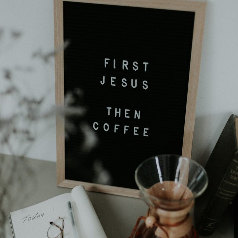 Photo by Priscilla Du Preez brown wooden framed black and white quote board
